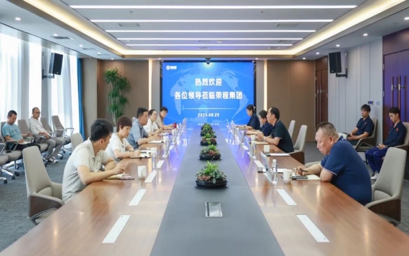 津南區(qū)副區(qū)長薛彤一行到訪榮程集團(tuán)就企業(yè)生產(chǎn)運(yùn)行、科技攻關(guān)等調(diào)研服務(wù)
