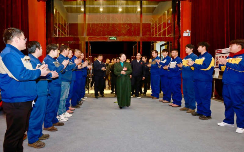 榮程集團(tuán)歡迎全國人大代表、榮程集團(tuán)董事會主席張榮華光榮履職載譽(yù)歸來