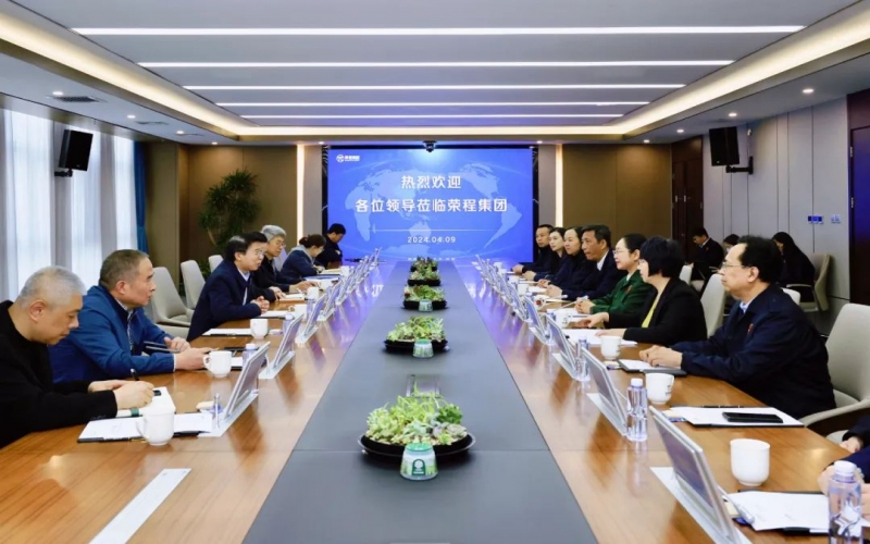 榮程集團(tuán)董事會主席張榮華與天津紡織集團(tuán)黨委書記、董事長葛傳兵開展座談交流