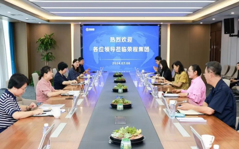 張榮華主席與銅仁市政協(xié)副主席、市工商聯(lián)主席劉鴻麗座談交流