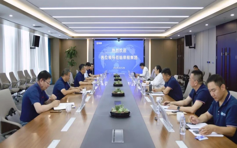 張榮華主席與北奔重型汽車集團(tuán)黨委書記、董事長(zhǎng)何清一行座談交流