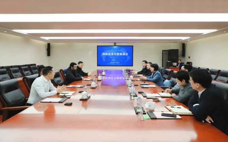 榮程集團黨委書記、融誠物產(chǎn)總經(jīng)理張穎與多家客戶開展國際業(yè)務(wù)座談交流